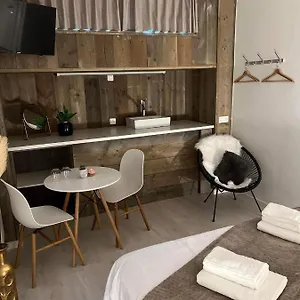 https://ruime-luxe-kamer-in-centrum-brugge-met-badkamer.bruges-hotels.info